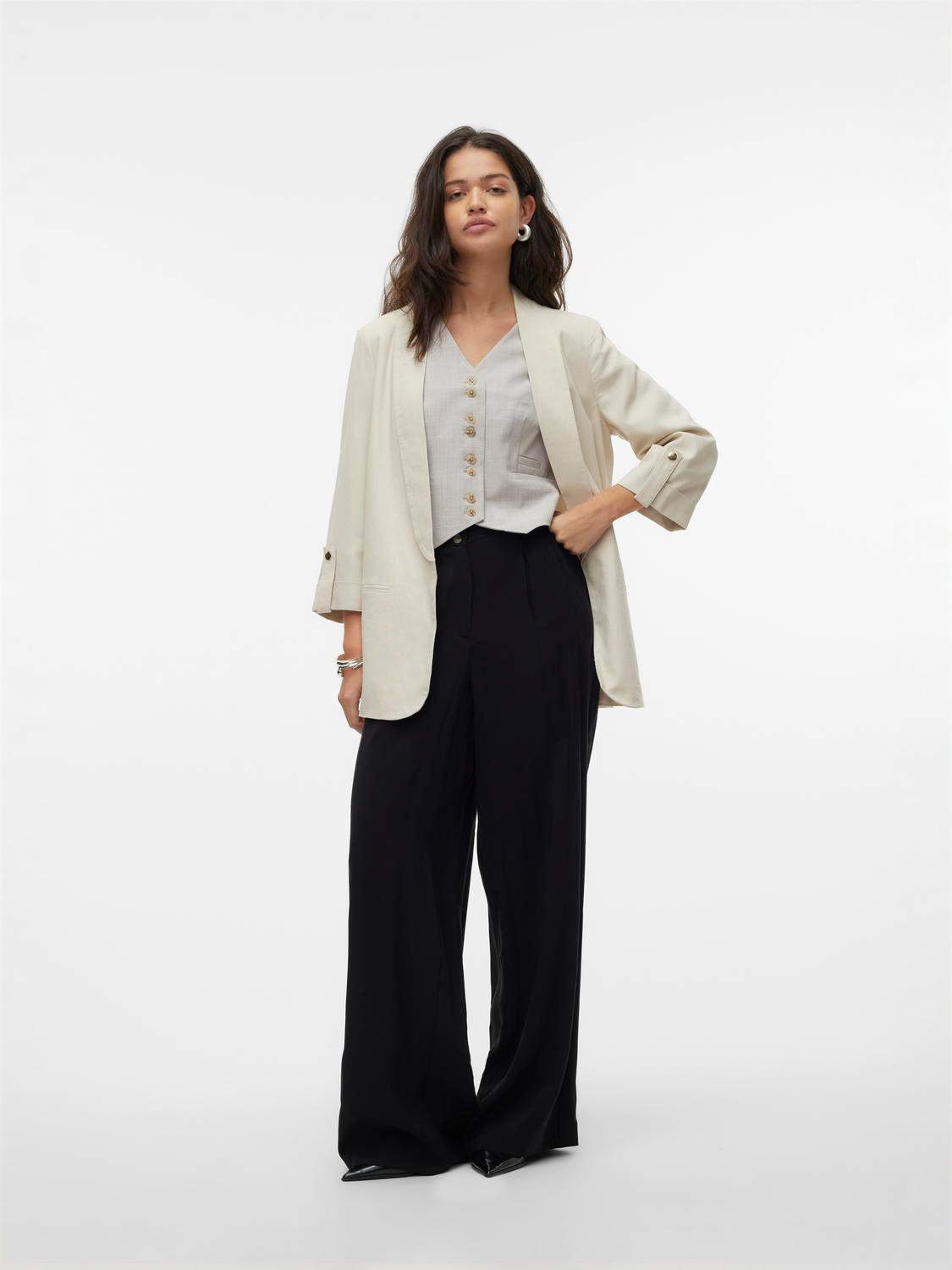 model_shot-front_full