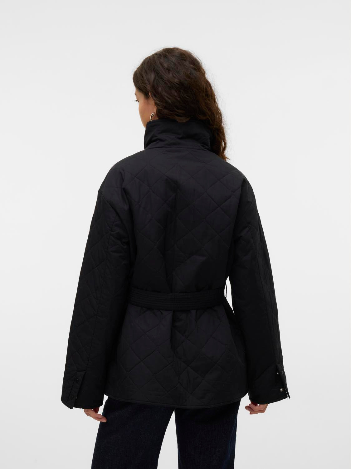 model_shot-back