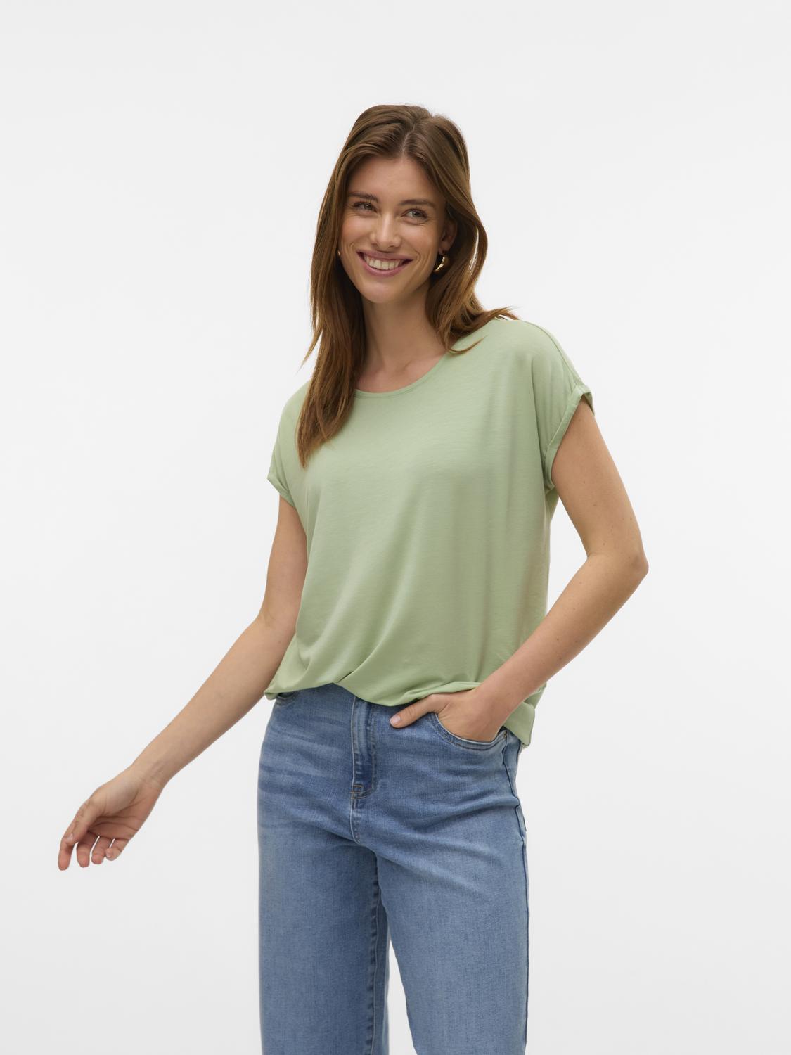 model_shot-front