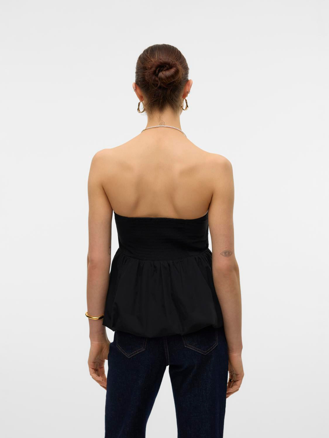 model_shot-back