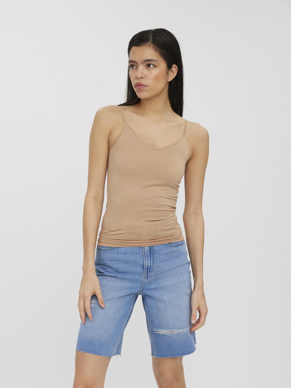 model_shot-front