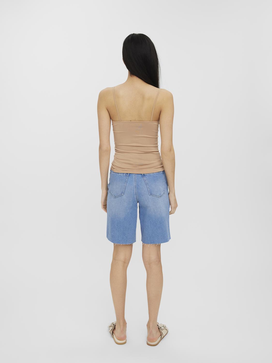 model_shot-back