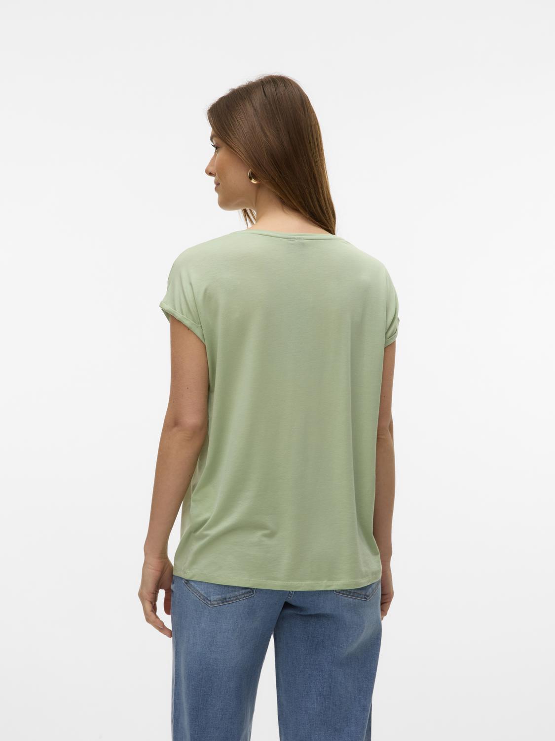 model_shot-back